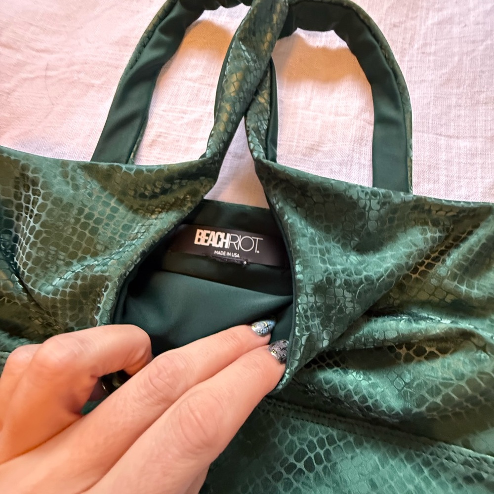 Beach Riot Emerald Snakeskin Textured Sports Bra - Picture 3 of 4